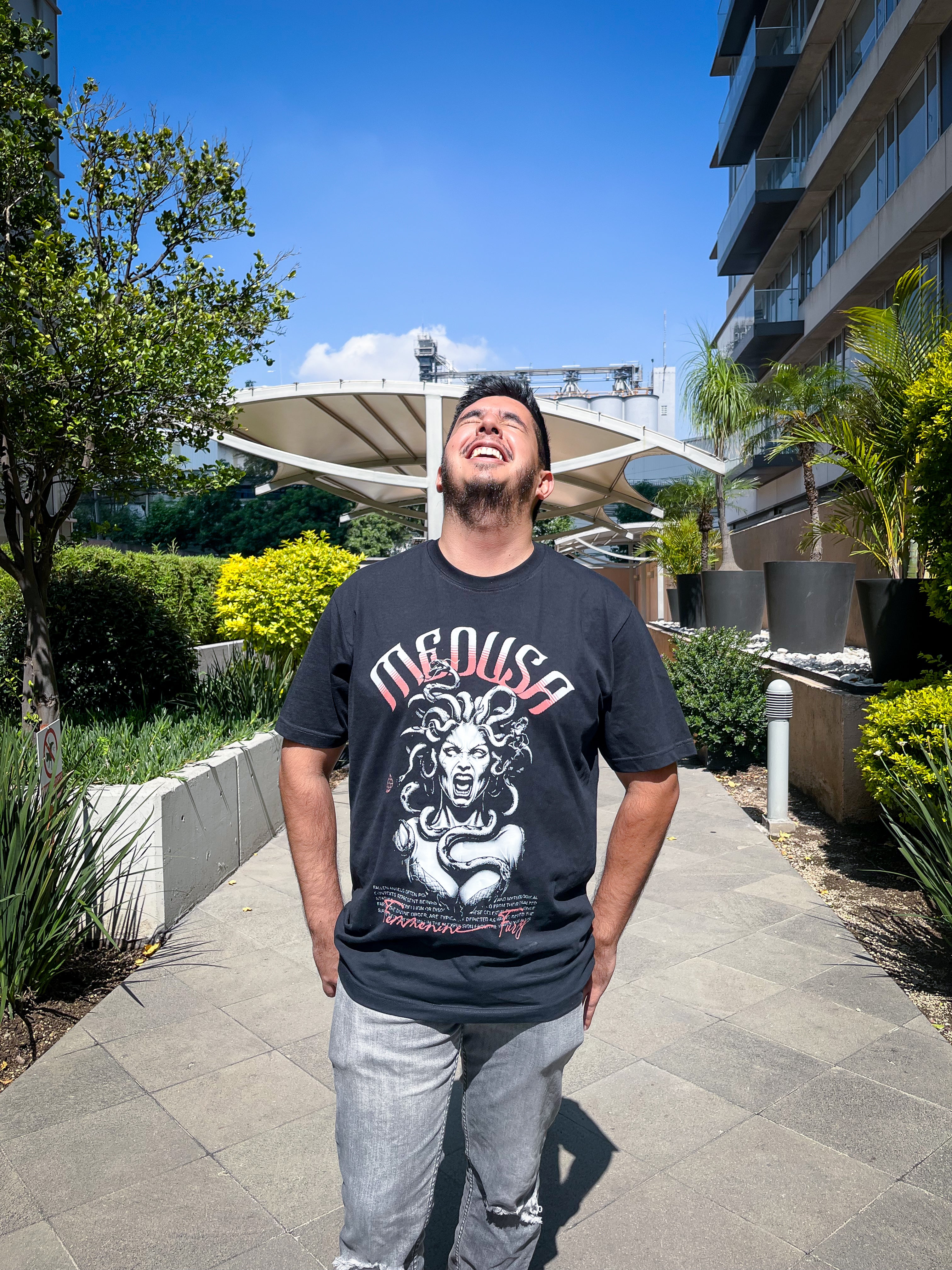 Playera Oversize 200 grs Medusa Plateada | Social Apathy